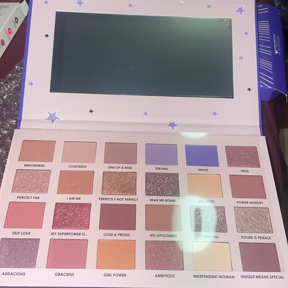 CIATÉ LONDON
I Am Woman 24 Shade Eyeshadow Palette V2 - Picture 5 of 11